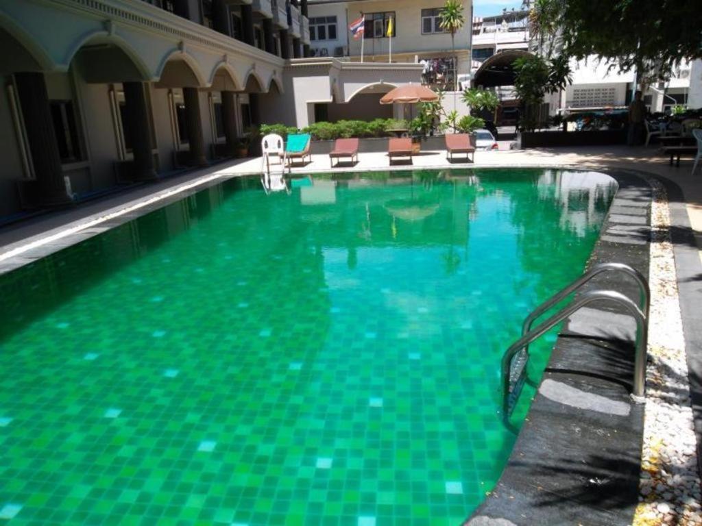 Honey Lodge Pattaya Exterior photo