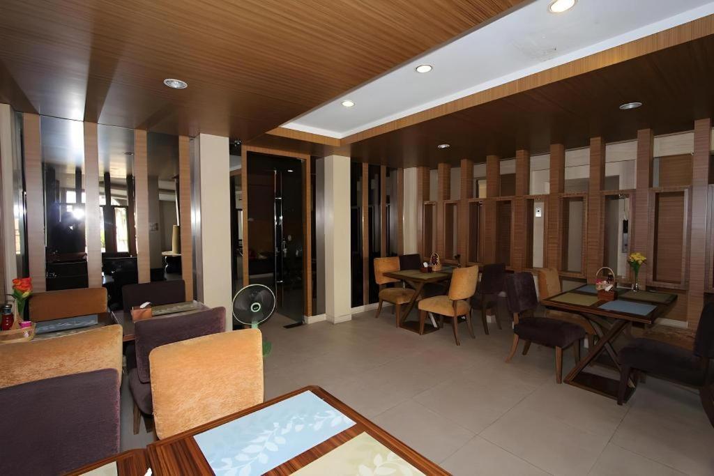 Honey Lodge Pattaya Exterior photo