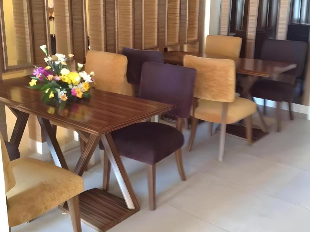 Honey Lodge Pattaya Exterior photo
