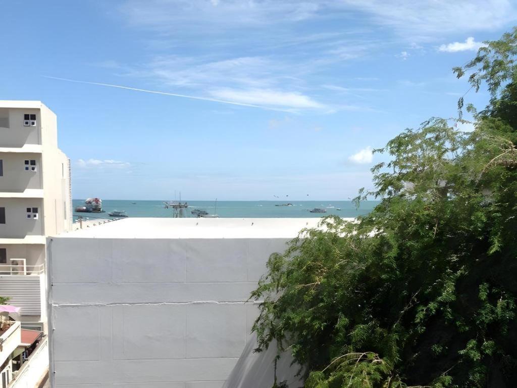 Honey Lodge Pattaya Exterior photo