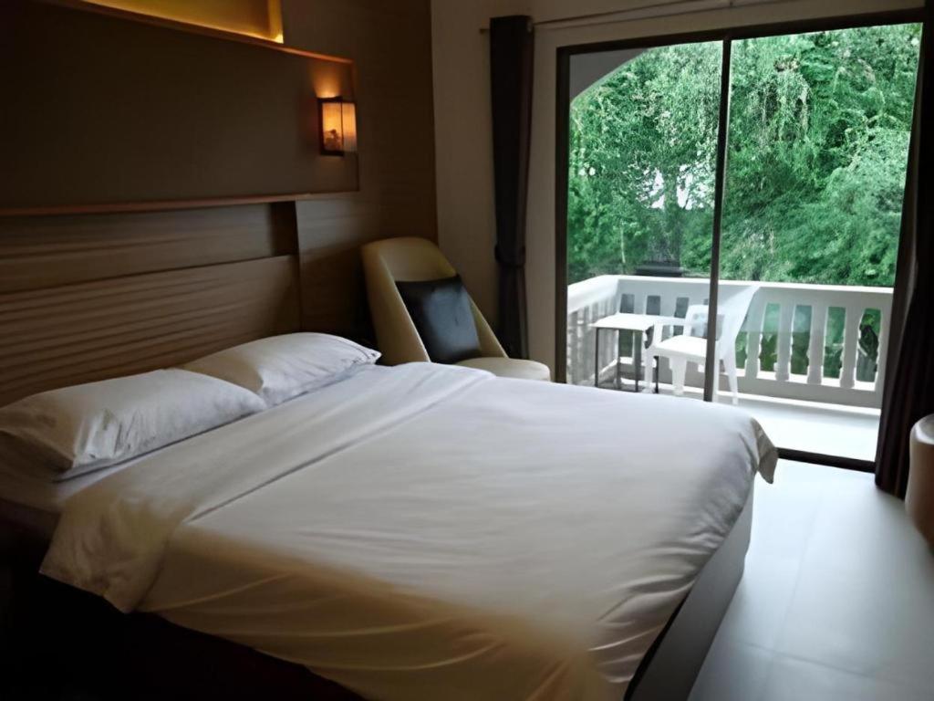 Honey Lodge Pattaya Exterior photo